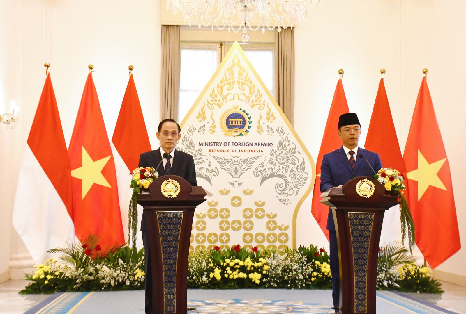 Ủy viên Bộ Chính trị, Bộ trưởng Ngoại giao Lê Hoài Trung thăm Indonesia và đồng chủ trì Kỳ họp lần thứ 6 Ủy ban hợp tác song phương Việt Nam-Indonesia