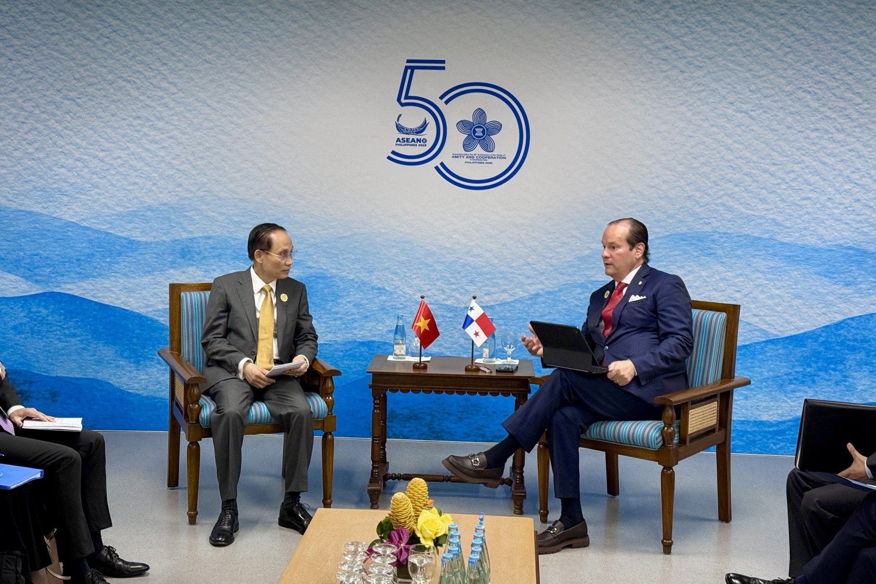 Uỷ viên Bộ Chính trị, Bộ trưởng Ngoại giao Lê Hoài Trung gặp Bộ trưởng Ngoại giao Panama Javier Eduardo Martínez-Acha Vásquez