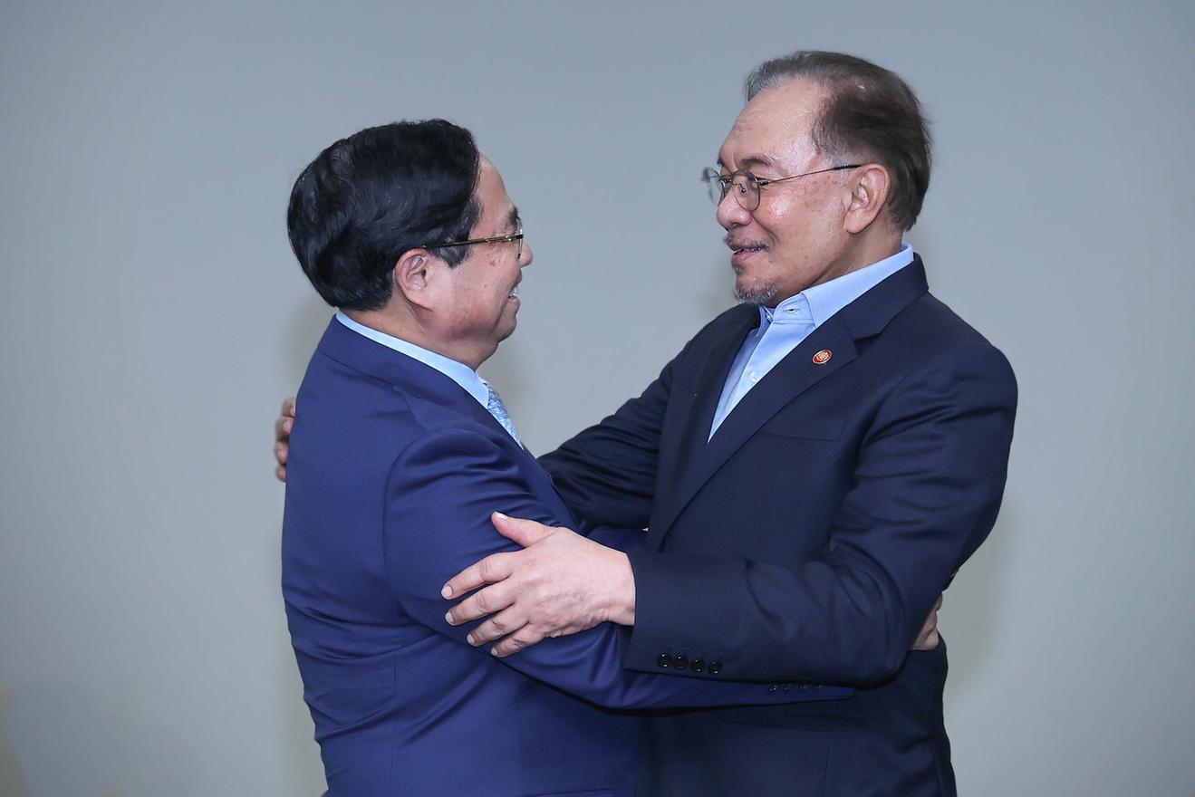 Thủ tướng Chính phủ Phạm Minh Chính gặp Thủ tướng Malaysia nhân Hội nghị Thượng đỉnh BRICS mở rộng